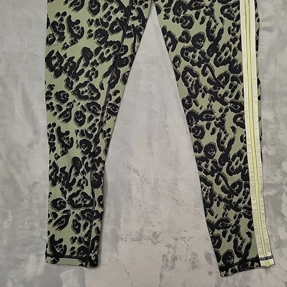 Victoria Sport Tight Womens M Green Knockout Leopard Print Side Stripe Gym Wear